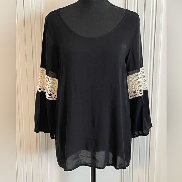 Alya Black Top with Cream Embroidery - Picture 1 of 6